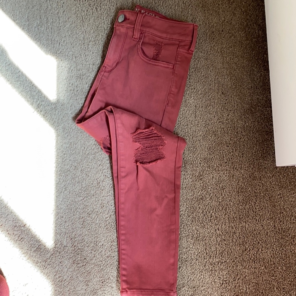 American Eagle Outfitters Women's Cropped Jeans in Burgundy. Like new!